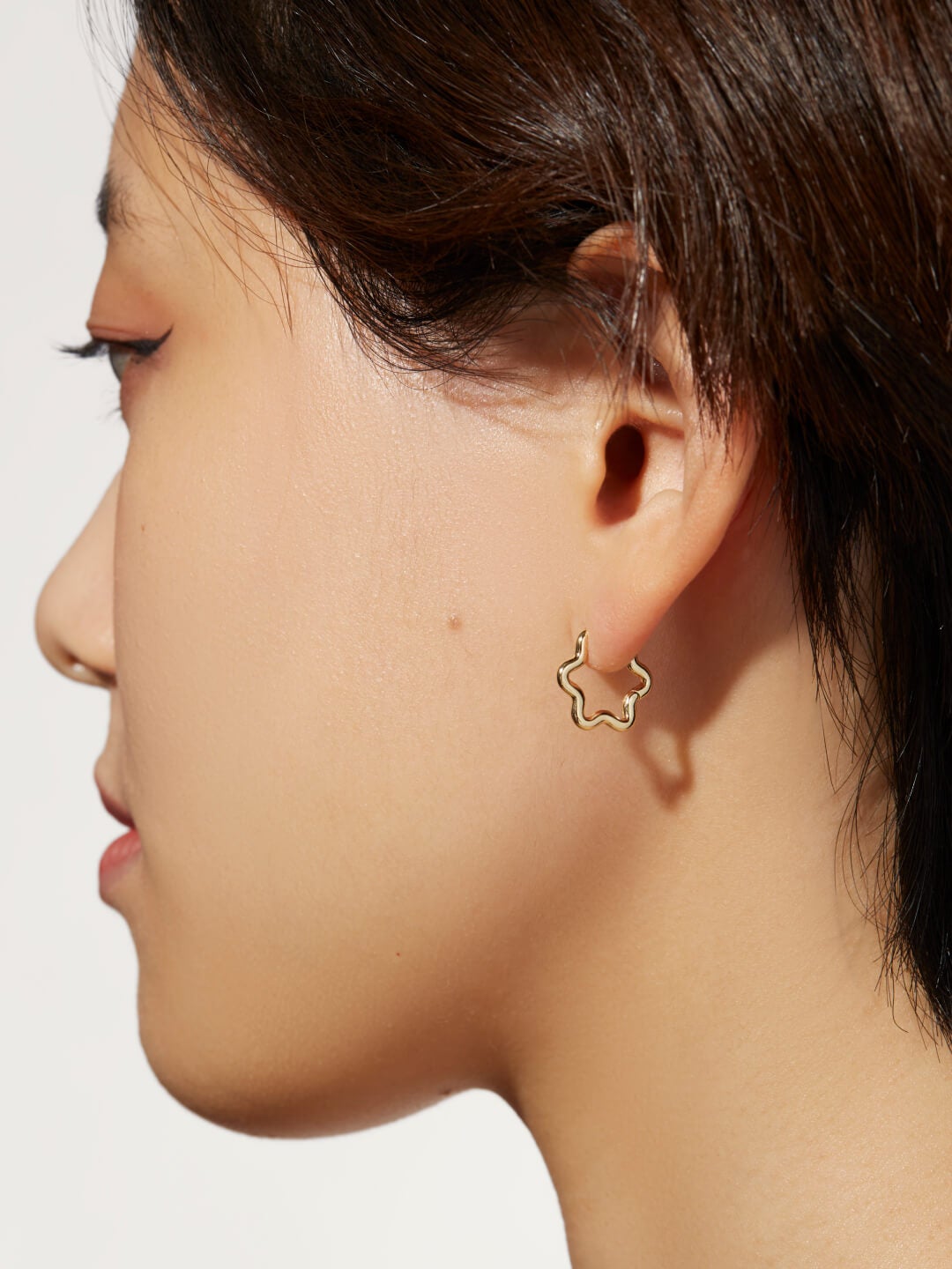 2 - Ana Luisa Jewelry Earrings Hoop Earrings Gold Hoop Earrings Onda Small Gold