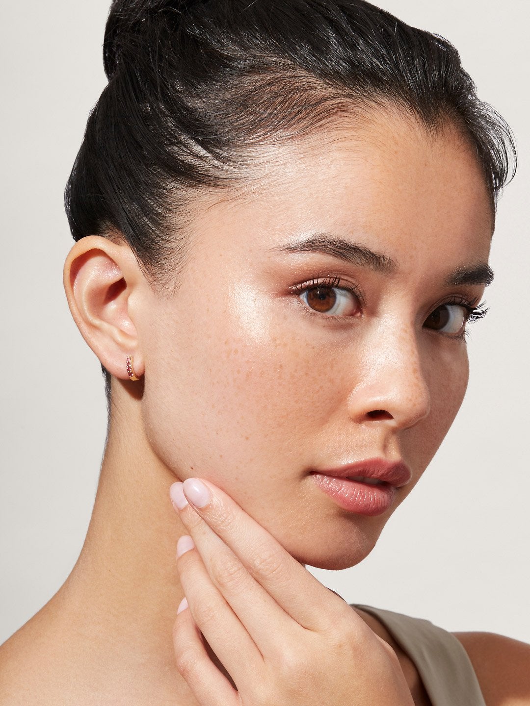 2-Ana-Luisa-Jewelry-Earrings-Hoop-Earrings-Suze-Mini-Rouge-Gold.jpg