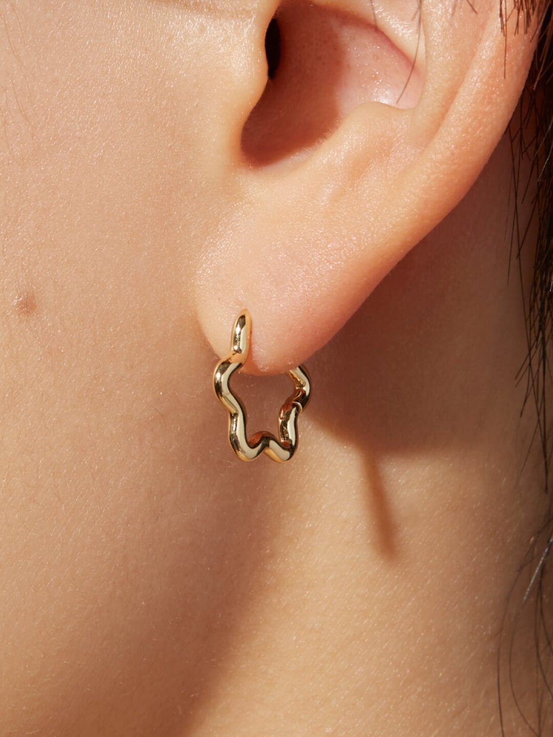 5 - Ana Luisa Jewelry Earrings Hoop Earrings Gold Hoop Earrings Onda Small Gold