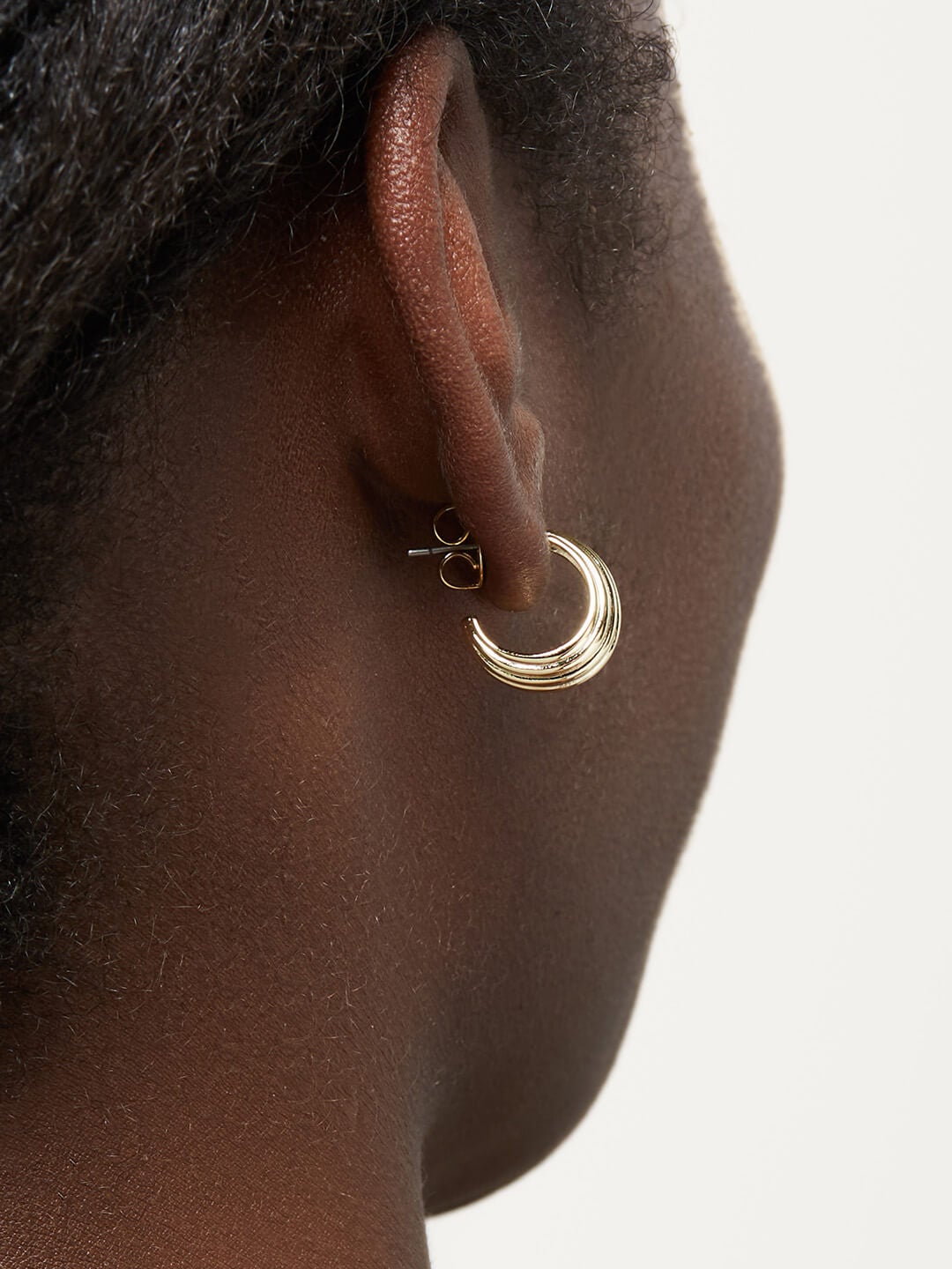 Ana Luisa Jewelry Hoop Earrings Medium Ribbed Hoops Pia Gold