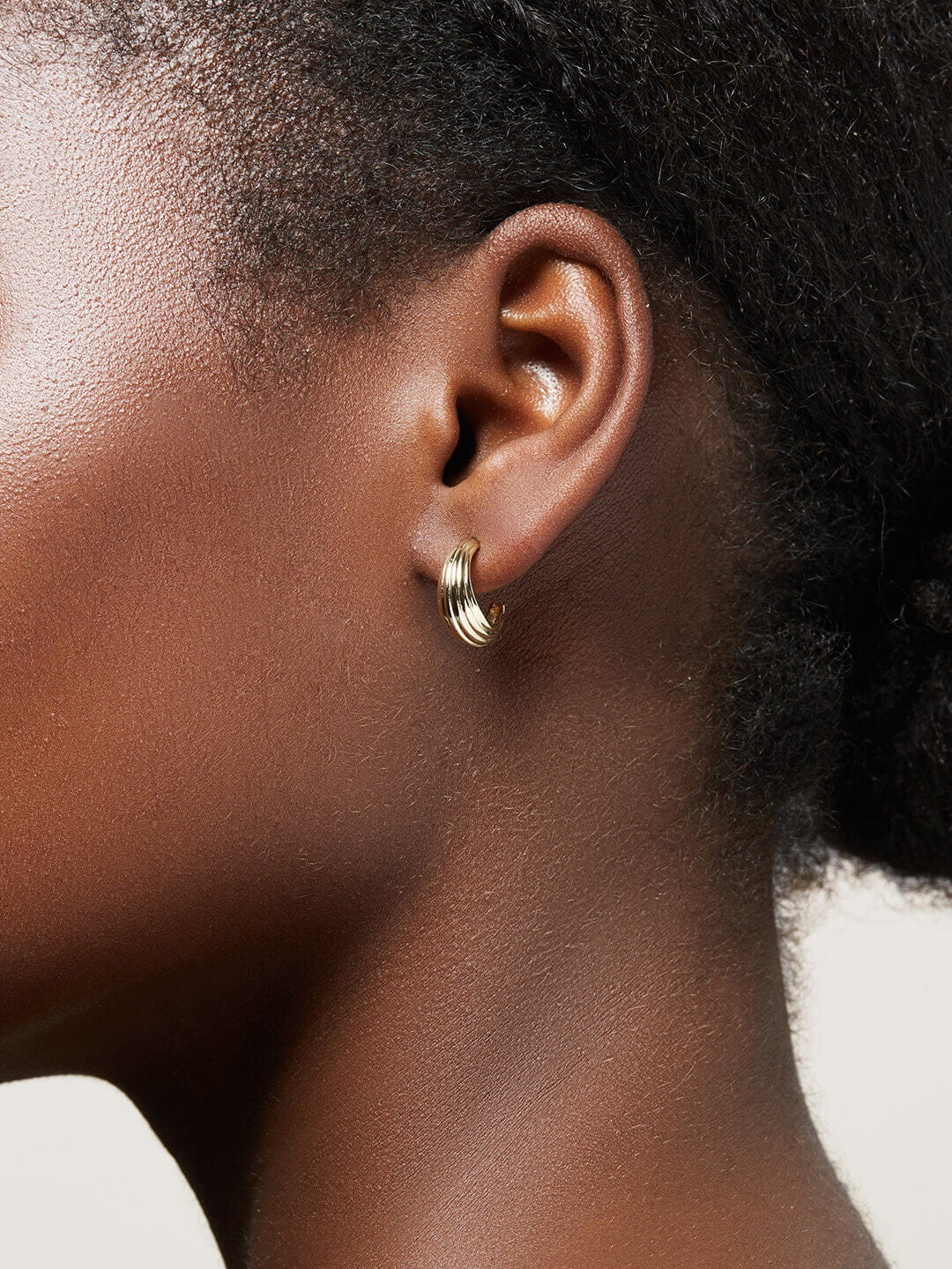 Ana Luisa Jewelry Hoop Earrings Medium Ribbed Hoops Pia Gold